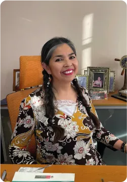 Retrato de Hilda Zamora Tuchia en su oficina
